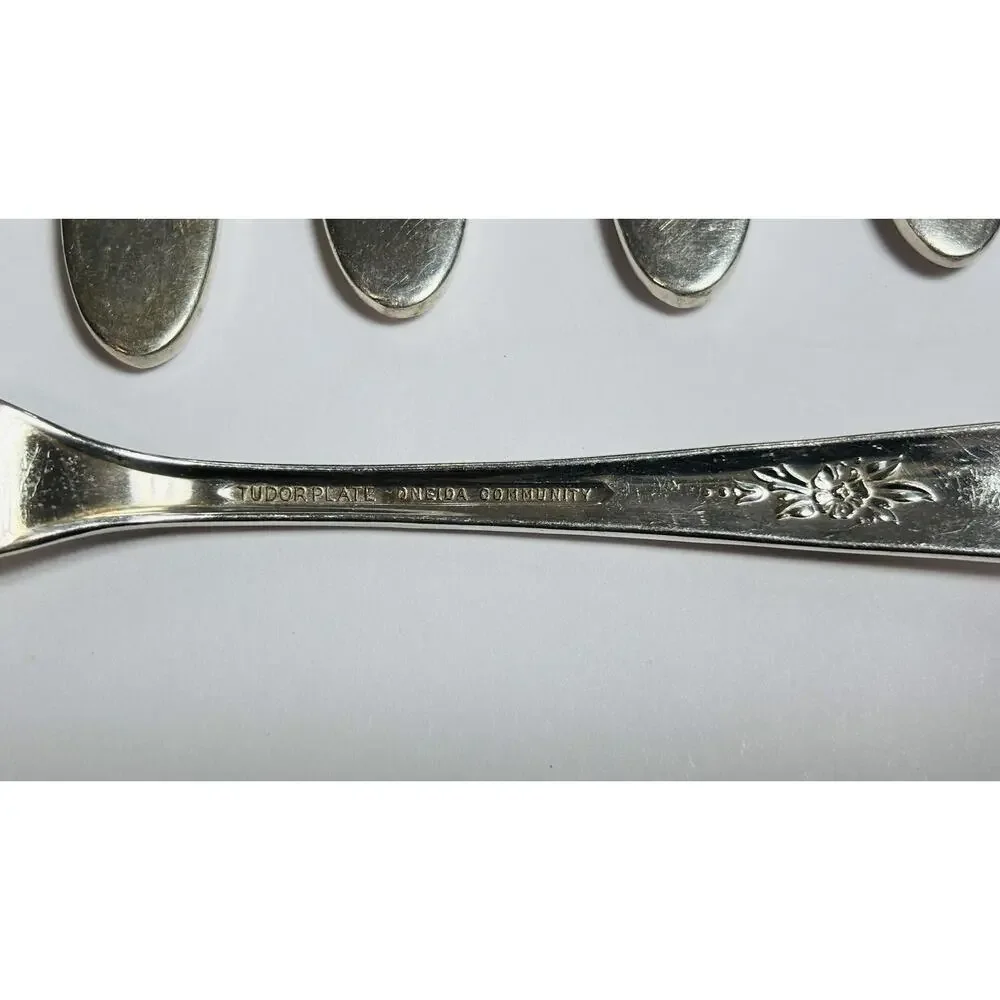 Vintage Oneida Tudor Fantasy 1941 Silverplate Flatware Set 48 Pcs Art Deco